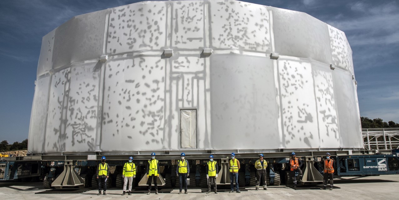 iter_cryostat_upper_cylinder_move.jpg iter_cryostat_upper_cylinder_move