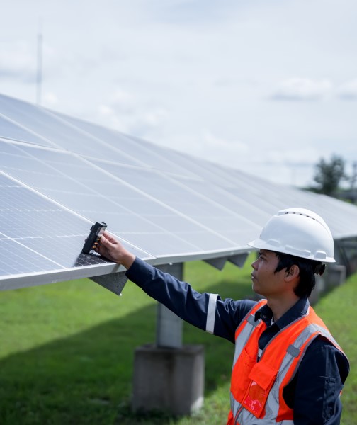 panneaux-photovoltaiques-controle