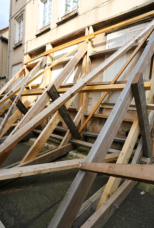 Renfort de structure sur un bâtiment fragile