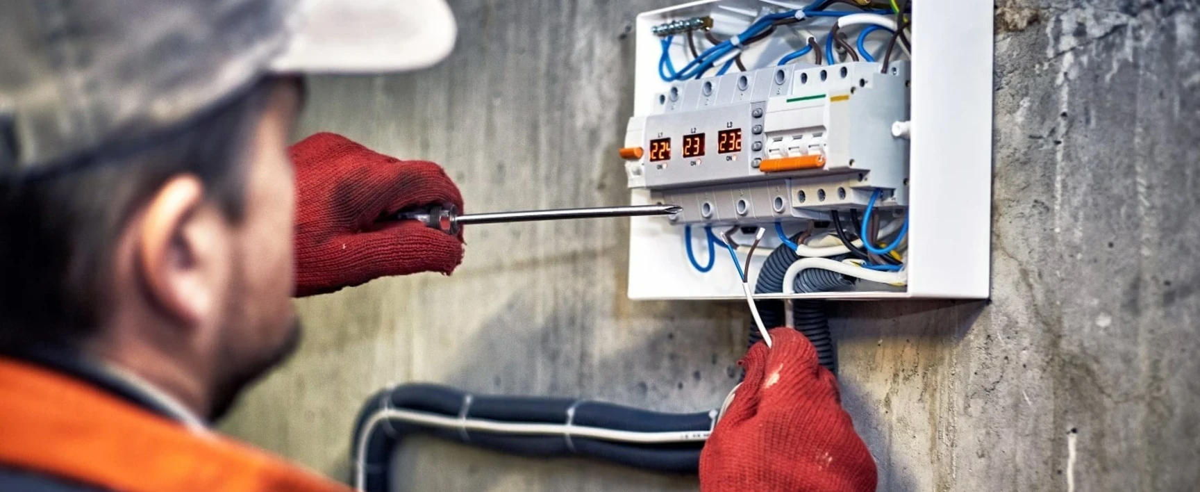 452-travaux-sous-tension-header-image.jpg
