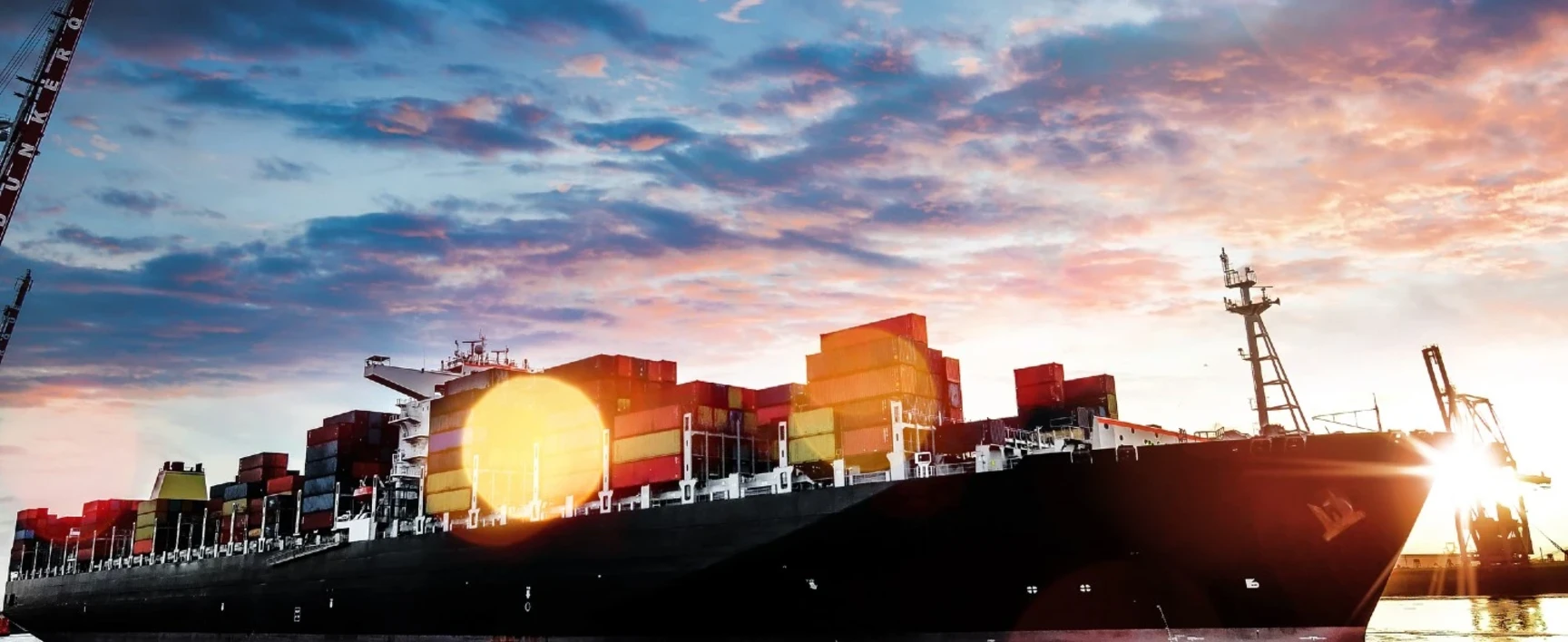 Paquebot amarré dans un port