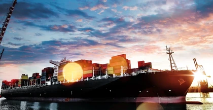 Paquebot amarré dans un port